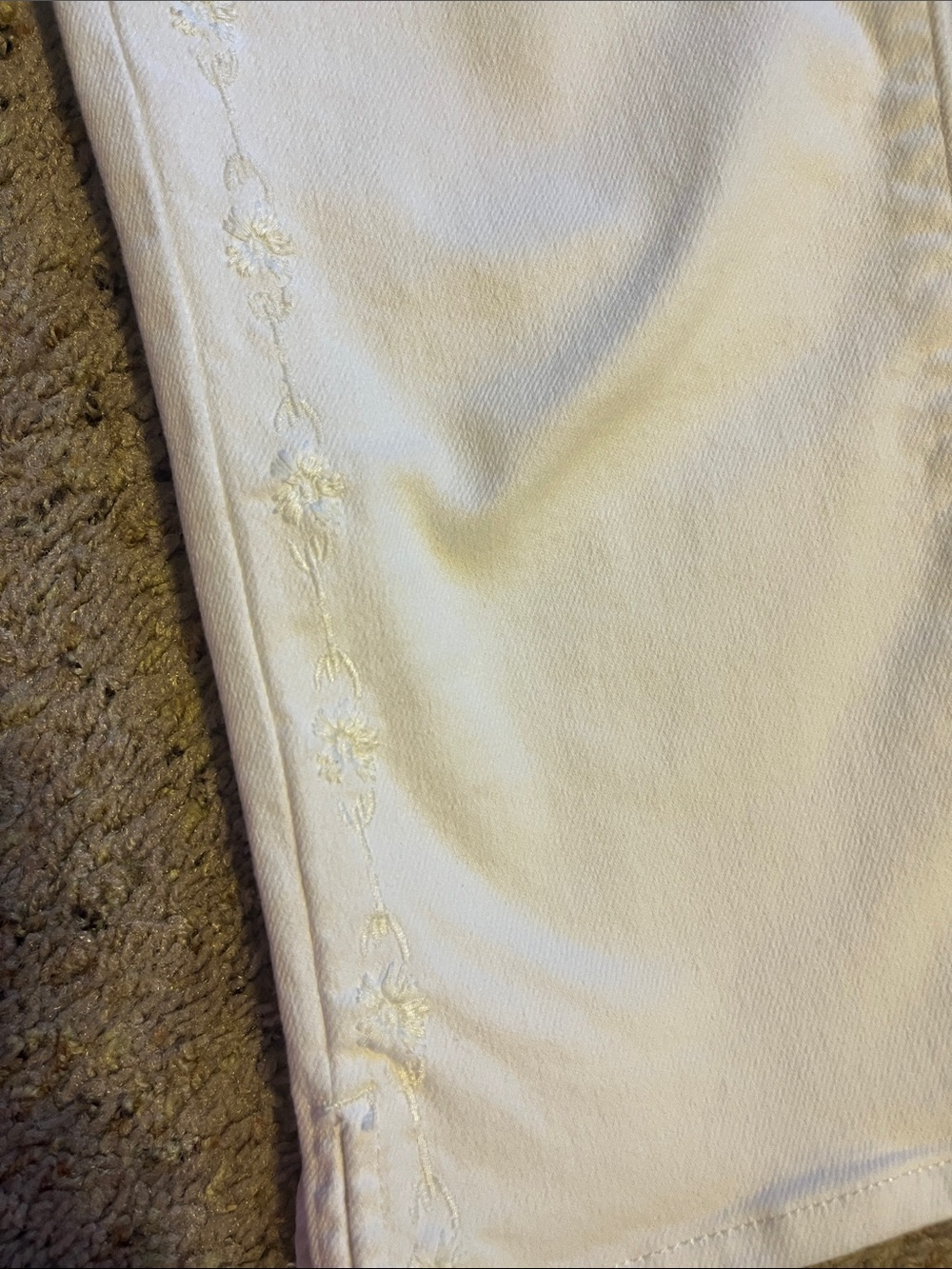 Levi's White Cropped Capri Jeans - Picture 8 of 8